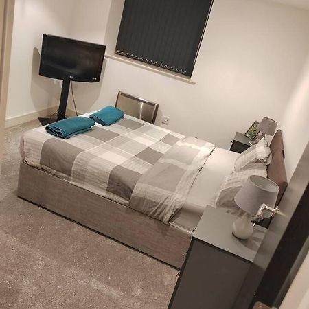 Lovely 1 Bedroom Apartment With Free Parking & Gym Kirkburton Экстерьер фото
