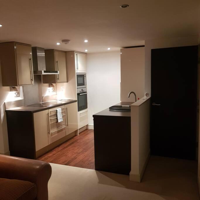 Lovely 1 Bedroom Apartment With Free Parking & Gym Kirkburton Экстерьер фото