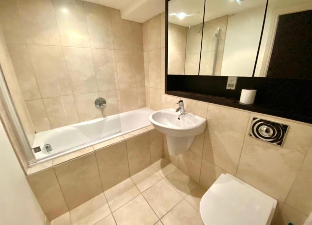 Lovely 1 Bedroom Apartment With Free Parking & Gym Kirkburton Экстерьер фото