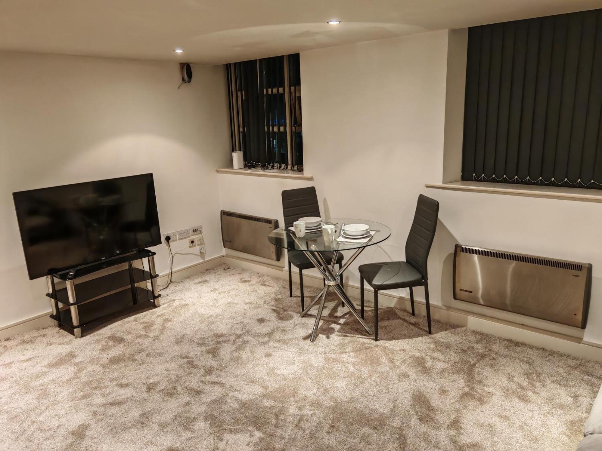 Lovely 1 Bedroom Apartment With Free Parking & Gym Kirkburton Экстерьер фото