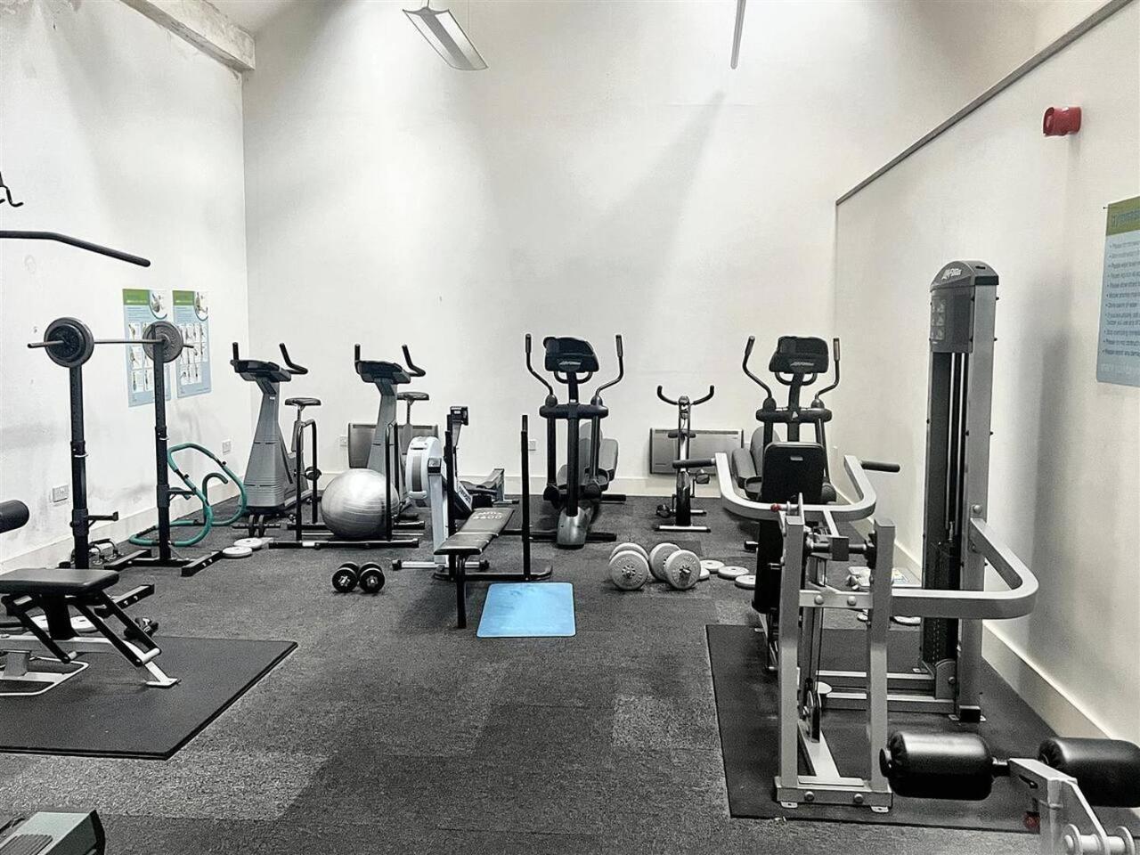 Lovely 1 Bedroom Apartment With Free Parking & Gym Kirkburton Экстерьер фото